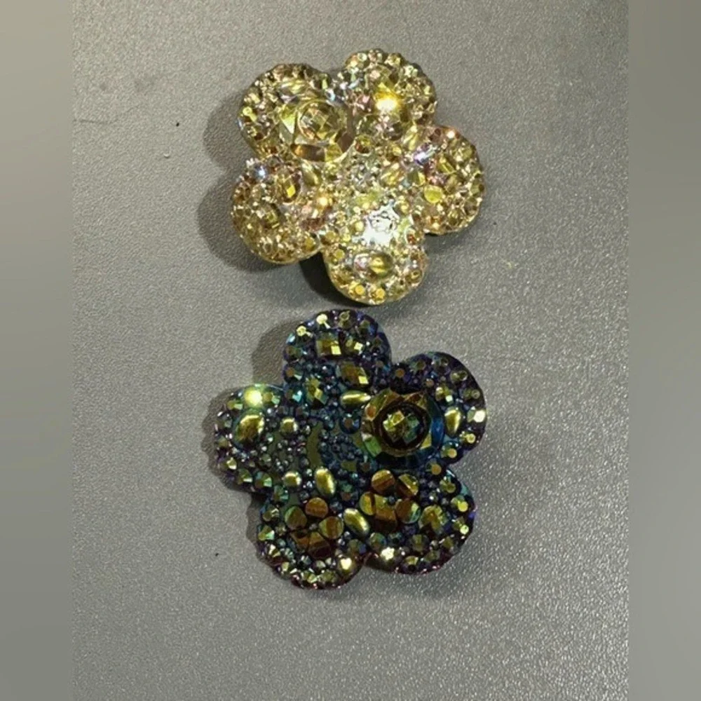 NEW‎ Hair Accessories Clips set of 2 flowers